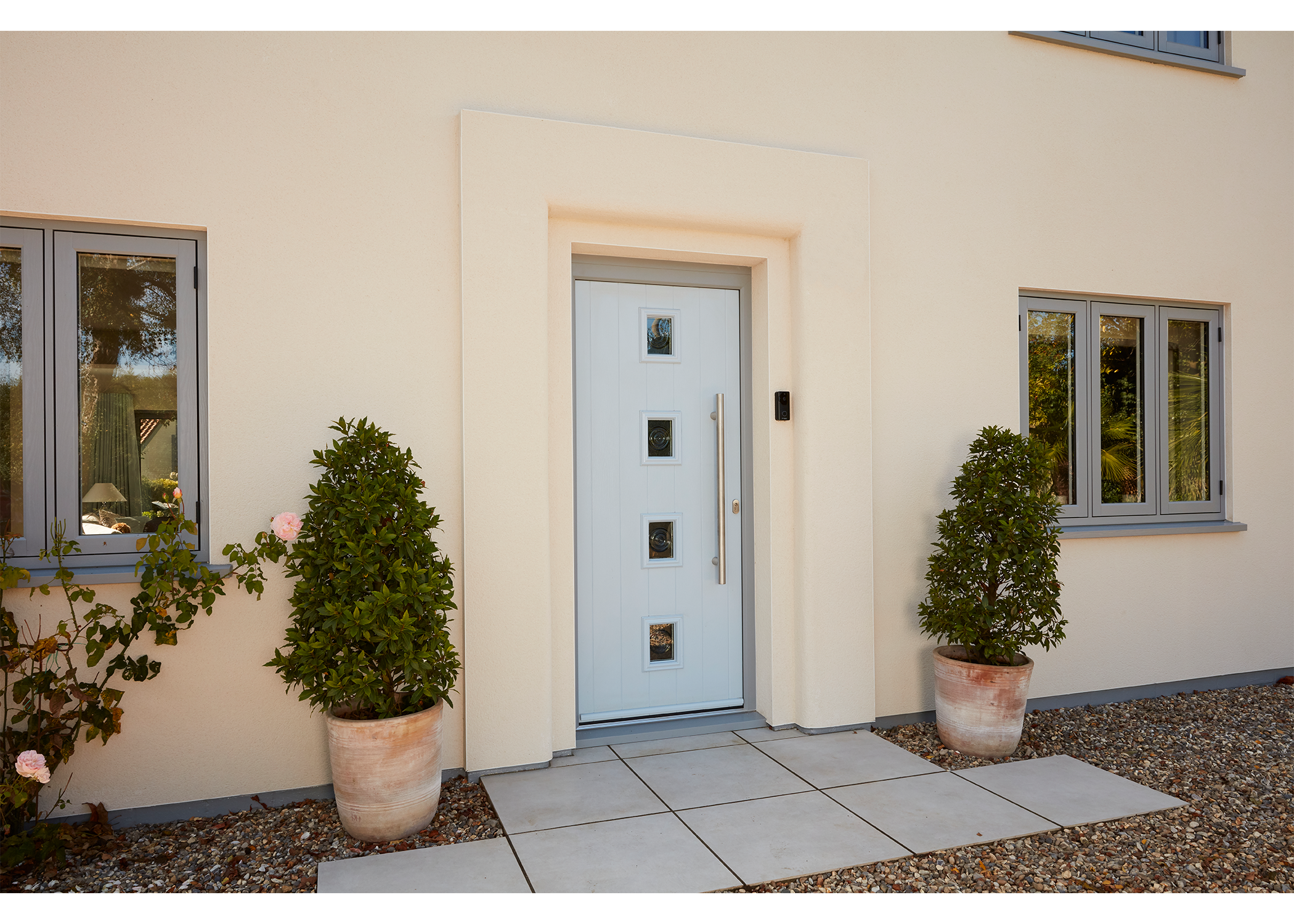 Mid-Summer Kerb Appeal: The Power of Contrast Styling