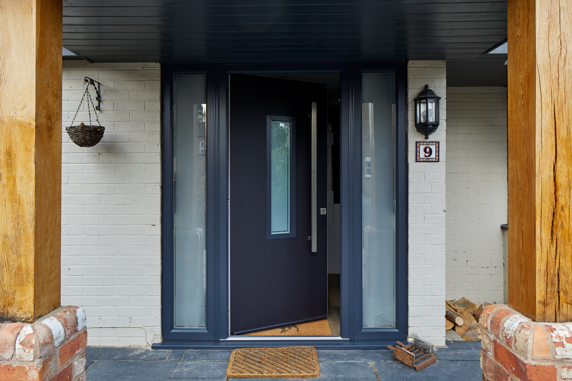 Avantal doors glazing